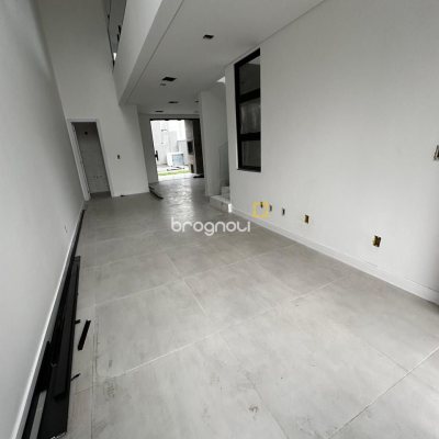 Casa com 172m², 3 quartos (sendo 3 suítes), 2 garagens, no bairro Ingleses em Florianópolis
