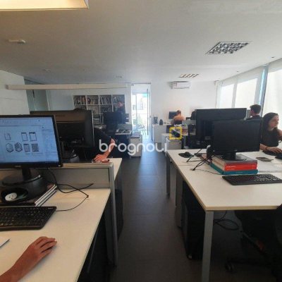 Sala com 100m², 4 garagens, no bairro Saco Grande em Florianópolis