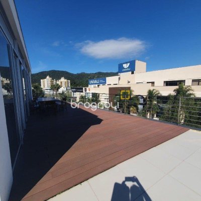Sala com 100m², 4 garagens, no bairro Saco Grande em Florianópolis