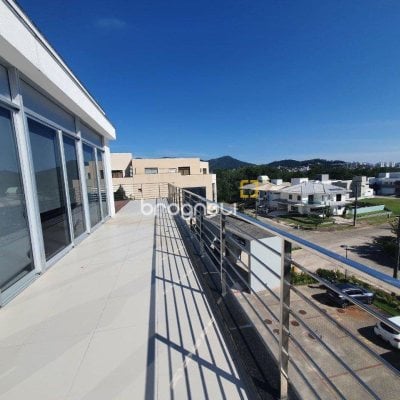 Sala com 100m², 4 garagens, no bairro Saco Grande em Florianópolis