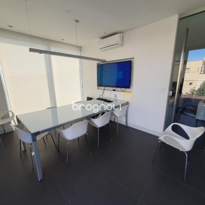 Sala com 100m², 4 garagens, no bairro Saco Grande em Florianópolis