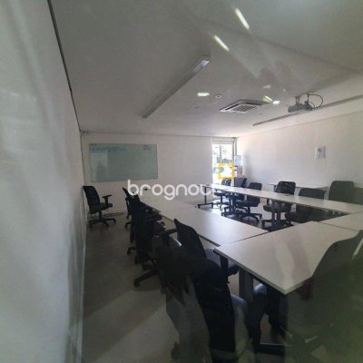 Sala com 100m², 4 garagens, no bairro Saco Grande em Florianópolis