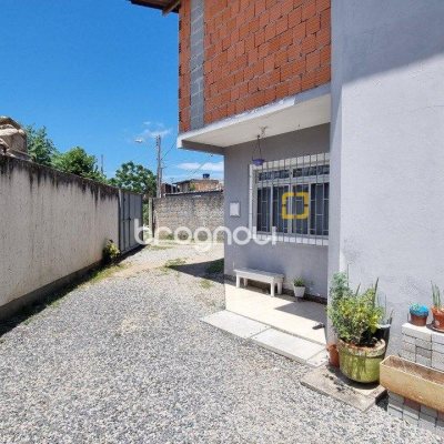 Casa com 150m², 5 quartos, 2 garagens, no bairro Tapera da Base em Florianópolis
