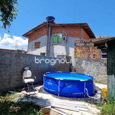 Casa com 150m², 5 quartos, 2 garagens, no bairro Tapera da Base em Florianópolis