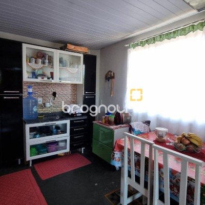 Casa com 150m², 5 quartos, 2 garagens, no bairro Tapera da Base em Florianópolis