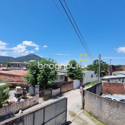 Casa com 150m², 5 quartos, 2 garagens, no bairro Tapera da Base em Florianópolis