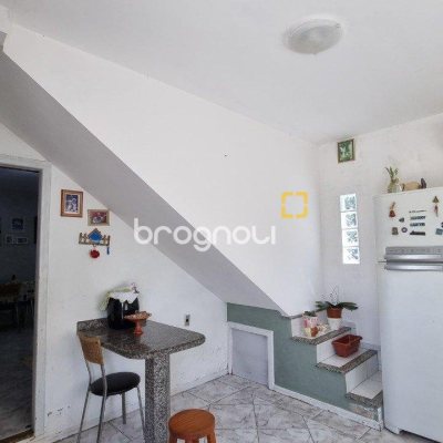 Casa com 150m², 5 quartos, 2 garagens, no bairro Tapera da Base em Florianópolis