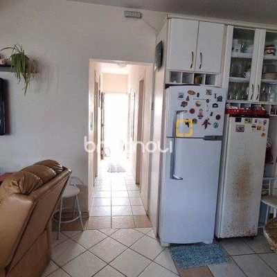 Apartamento com 77m², 2 quartos (sendo 1 suíte), 2 garagens, no bairro Santinho em Florianópolis