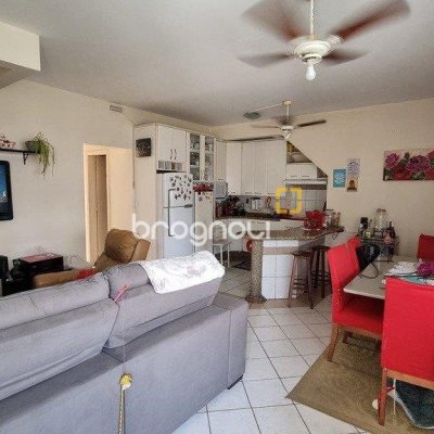 Apartamento com 77m², 2 quartos (sendo 1 suíte), 2 garagens, no bairro Santinho em Florianópolis