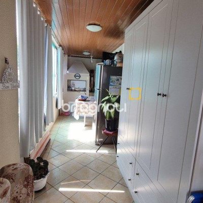 Apartamento com 77m², 2 quartos (sendo 1 suíte), 2 garagens, no bairro Santinho em Florianópolis