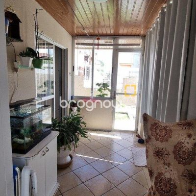 Apartamento com 77m², 2 quartos (sendo 1 suíte), 2 garagens, no bairro Santinho em Florianópolis