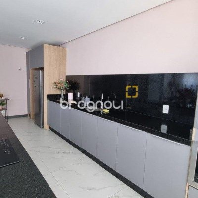 Apartamento com 81m², 2 quartos (sendo 1 suíte), 2 garagens, no bairro Saco dos Limões em Florianópolis