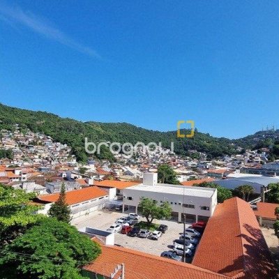 Apartamento com 81m², 2 quartos (sendo 1 suíte), 2 garagens, no bairro Saco dos Limões em Florianópolis