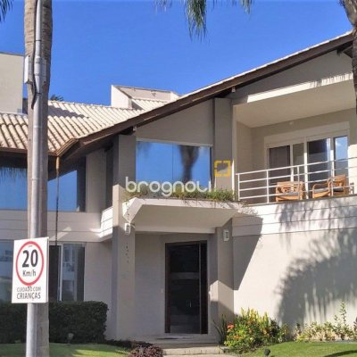 Casa de Condomínio com 393m², 4 quartos (sendo 4 suítes), 2 garagens, no bairro Santa Mônica em Florianópolis