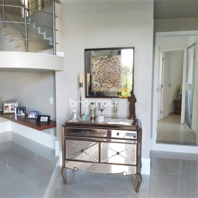 Casa de Condomínio com 393m², 4 quartos (sendo 4 suítes), 2 garagens, no bairro Santa Mônica em Florianópolis
