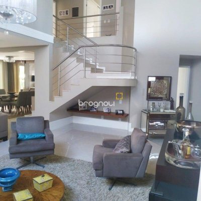 Casa de Condomínio com 393m², 4 quartos (sendo 4 suítes), 2 garagens, no bairro Santa Mônica em Florianópolis