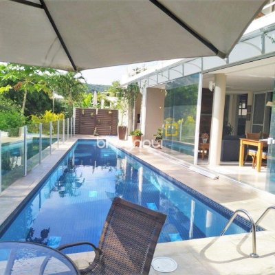 Casa de Condomínio com 393m², 4 quartos (sendo 4 suítes), 2 garagens, no bairro Santa Mônica em Florianópolis