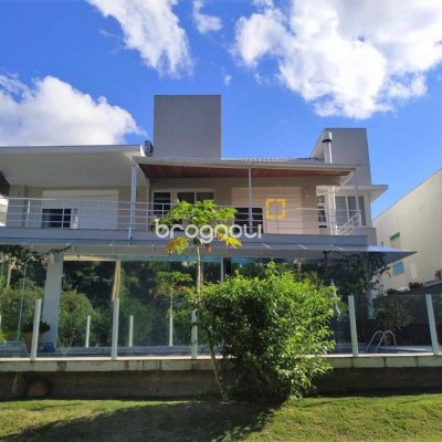 Casa de Condomínio com 393m², 4 quartos (sendo 4 suítes), 2 garagens, no bairro Santa Mônica em Florianópolis