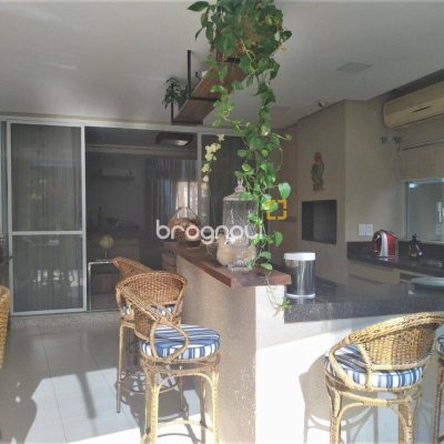 Casa de Condomínio com 393m², 4 quartos (sendo 4 suítes), 2 garagens, no bairro Santa Mônica em Florianópolis