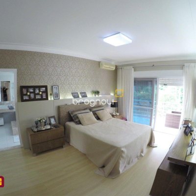 Casa de Condomínio com 393m², 4 quartos (sendo 4 suítes), 2 garagens, no bairro Santa Mônica em Florianópolis