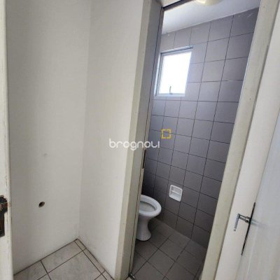 Sala com 24m², no bairro Trindade em Florianópolis