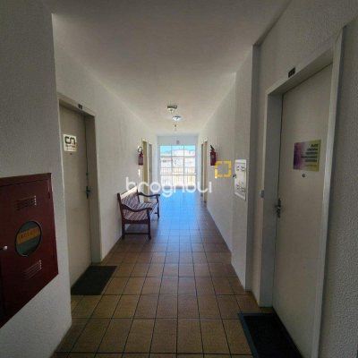 Sala com 24m², no bairro Trindade em Florianópolis