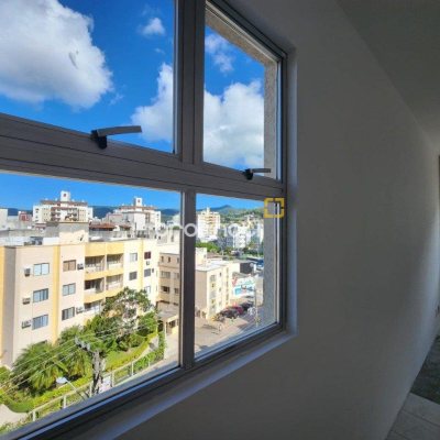 Sala com 24m², no bairro Trindade em Florianópolis