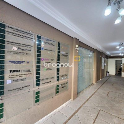 Sala com 24m², no bairro Trindade em Florianópolis