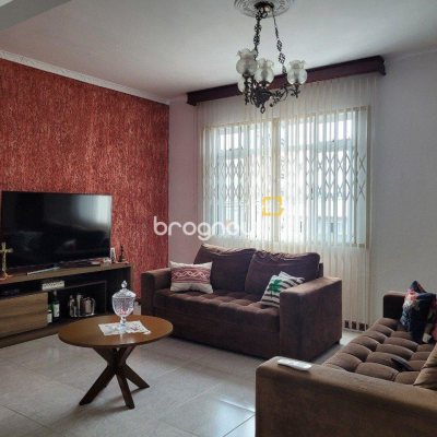 Casa com 200m², 3 quartos (sendo 1 suíte), 4 garagens, no bairro Barreiros em São José
