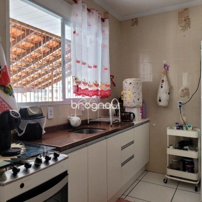 Casa com 200m², 3 quartos (sendo 1 suíte), 4 garagens, no bairro Barreiros em São José