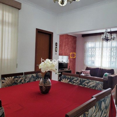 Casa com 200m², 3 quartos (sendo 1 suíte), 4 garagens, no bairro Barreiros em São José