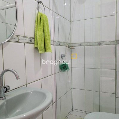 Casa com 200m², 3 quartos (sendo 1 suíte), 4 garagens, no bairro Barreiros em São José