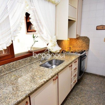 Apartamento com 143m², 4 quartos (sendo 1 suíte), 3 garagens, no bairro Balneário em Florianópolis