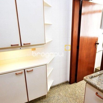 Apartamento com 143m², 4 quartos (sendo 1 suíte), 3 garagens, no bairro Balneário em Florianópolis