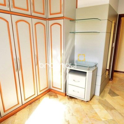 Apartamento com 143m², 4 quartos (sendo 1 suíte), 3 garagens, no bairro Balneário em Florianópolis