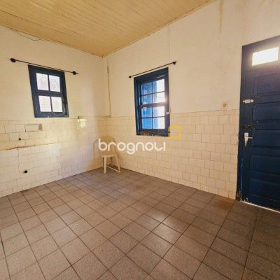 Casa com 270m², 4 quartos, 3 garagens, no bairro Balneário em Florianópolis