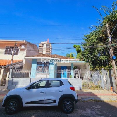 Casa com 270m², 4 quartos, 3 garagens, no bairro Balneário em Florianópolis