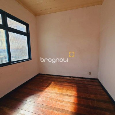 Casa com 270m², 4 quartos, 3 garagens, no bairro Balneário em Florianópolis