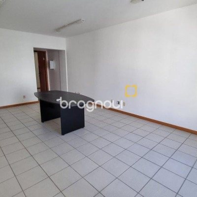 Sala com 32m², no bairro Centro em Florianópolis