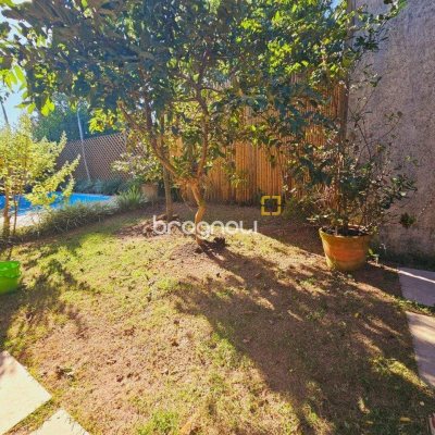 Casa com 209m², 4 quartos (sendo 1 suíte), 4 garagens, no bairro Campeche em Florianópolis