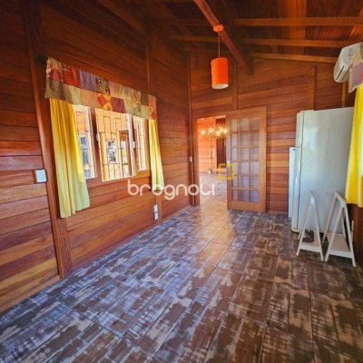 Casa com 209m², 4 quartos (sendo 1 suíte), 4 garagens, no bairro Campeche em Florianópolis