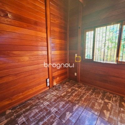 Casa com 209m², 4 quartos (sendo 1 suíte), 4 garagens, no bairro Campeche em Florianópolis