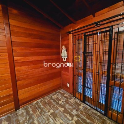 Casa com 209m², 4 quartos (sendo 1 suíte), 4 garagens, no bairro Campeche em Florianópolis