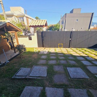 Casa com 209m², 4 quartos (sendo 1 suíte), 4 garagens, no bairro Campeche em Florianópolis