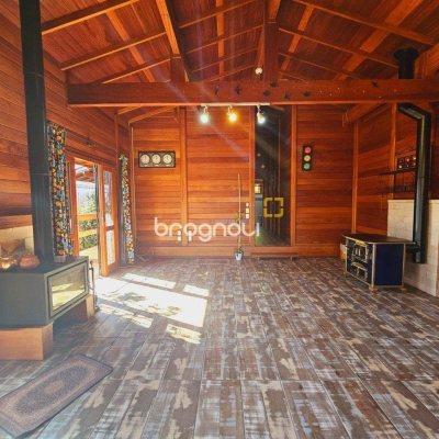 Casa com 209m², 4 quartos (sendo 1 suíte), 4 garagens, no bairro Campeche em Florianópolis