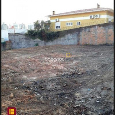 Terreno com 540m², no bairro Campinas em São José