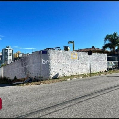 Terreno com 540m², no bairro Campinas em São José