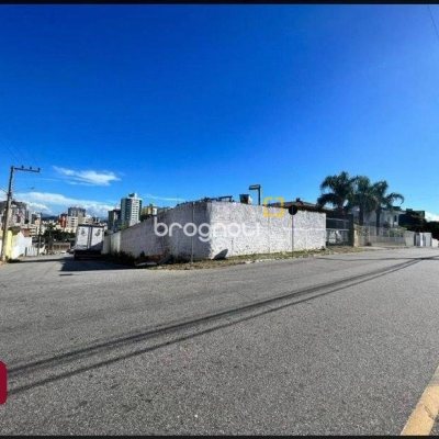 Terreno com 540m², no bairro Campinas em São José