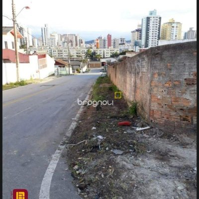 Terreno com 540m², no bairro Campinas em São José
