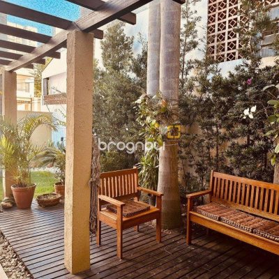 Casa com 165m², 3 quartos (sendo 3 suítes), 3 garagens, no bairro Estreito em Florianópolis